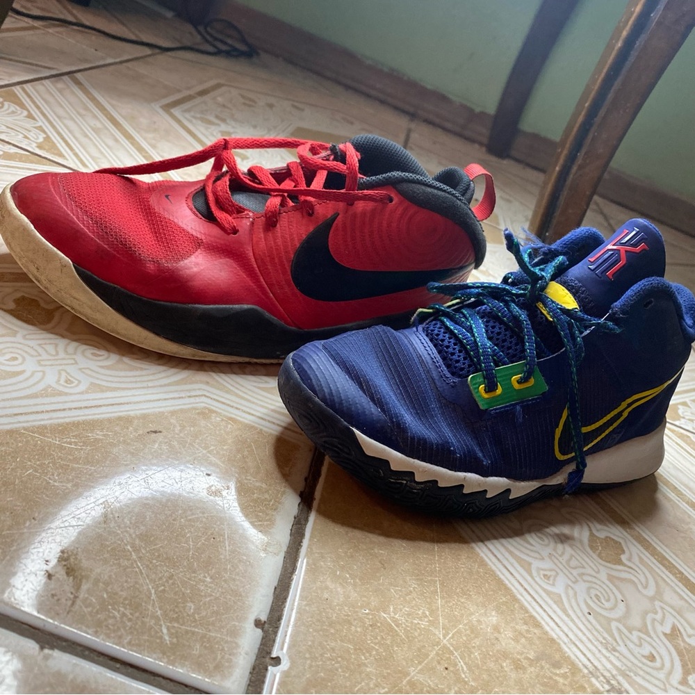 Nike shoes bundle size 5.5y and 6.5y